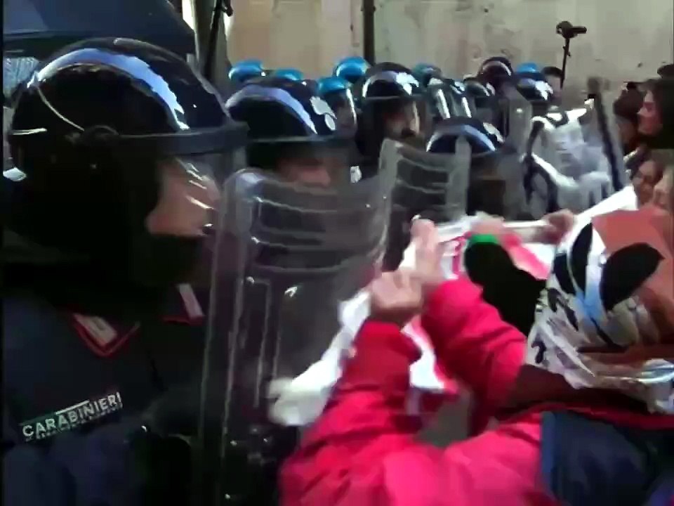 A Torino violenti scontri con la Polizia al corteo Pro Pal