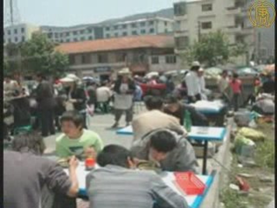 四川地震重创茂县 农民生活无着落