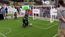 Robôs humanoides mostram dotes no futebol