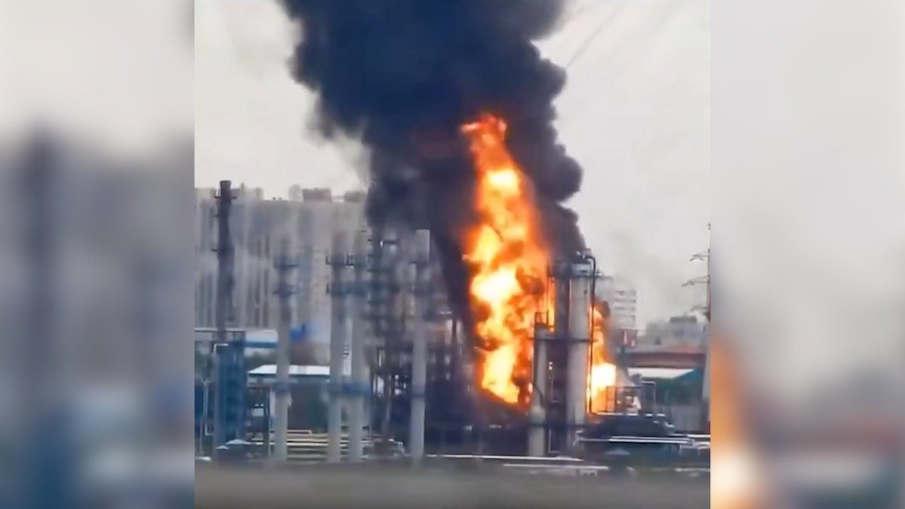 Cómo los drones de Ucrania vaciaron los tanques de petróleo ruso
