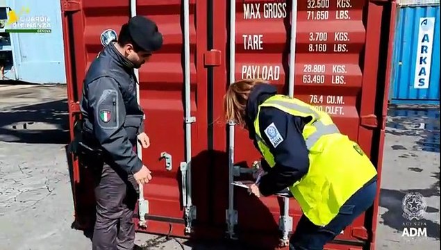 Al porto di Genova sequestrati 300 mila pacchetti di sigarette di contrabbando