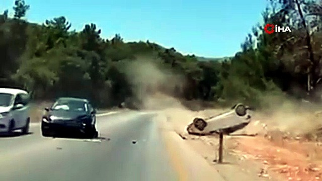 Bodrum’da 2 kişinin yaralandığı kaza anı kamerada