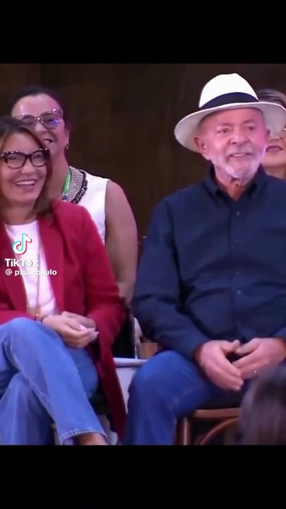 LULA se emociona ao ouvir:
