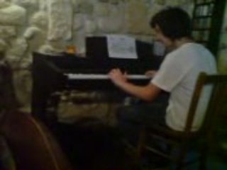 Raphael qui joue du piano