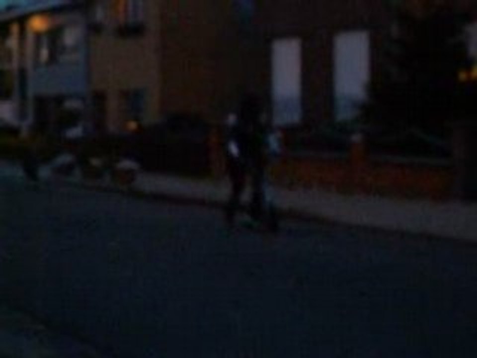 Nawel qui s'amuse toute seul x$ !