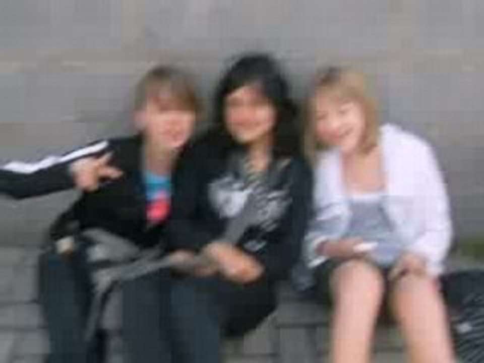 Haha la pose dans l'vide xD . Jvm ! (L)