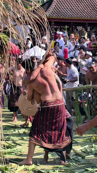 Tradisi Unik Desa Adat Tenganan Dauh Tukad Karangasem Bali  #PerangPandan #MekareKare #BudayaBali #ExploreBali #BaliAga