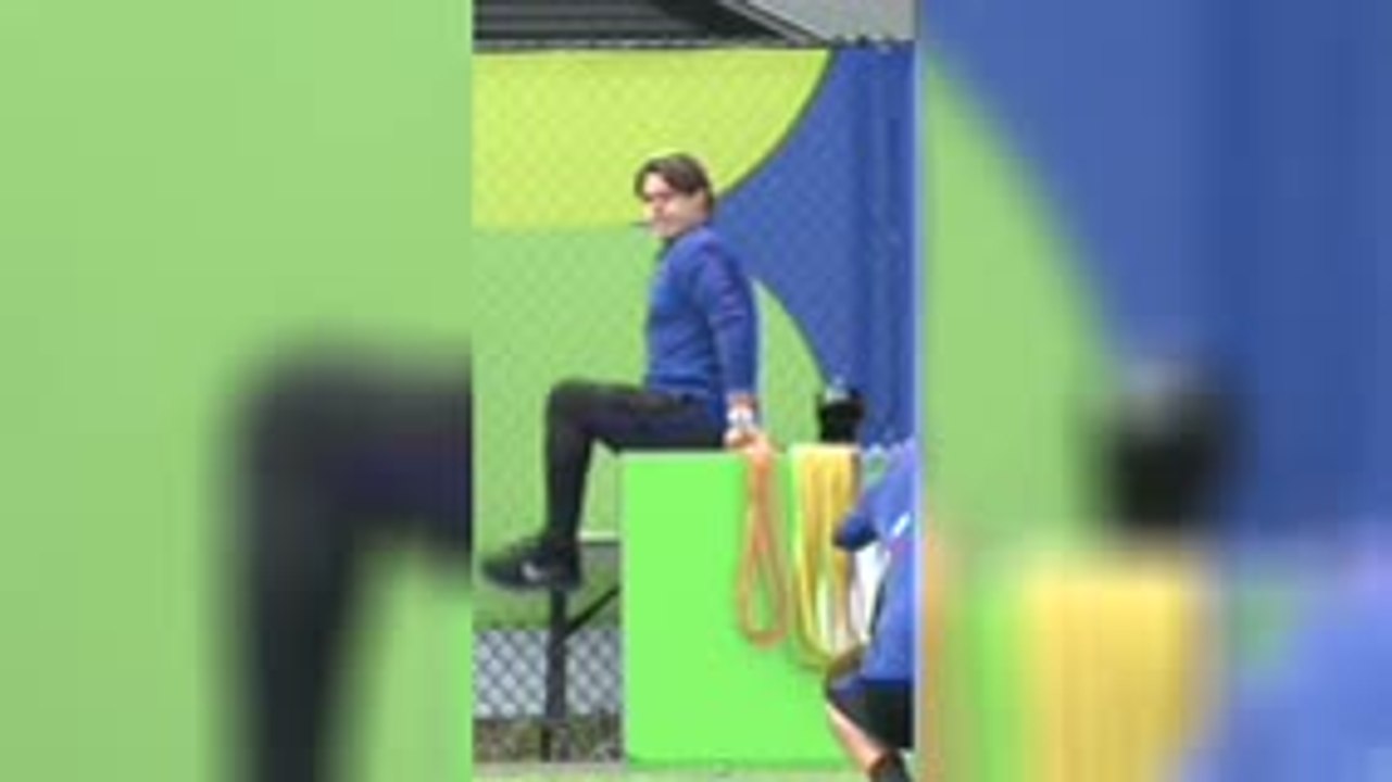 Pochettino gets into the baseball swing!
