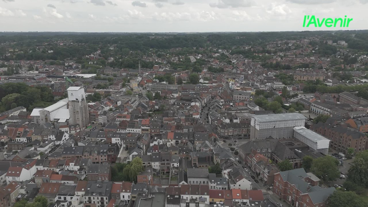 Le Brabant wallon vu du ciel : Wavre, les travaux de l'hôtel de ville et de l'église Saint Jean Baptiste