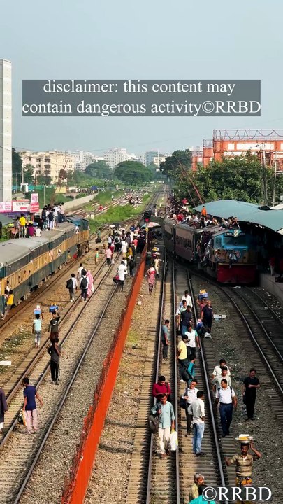 Avoid crowds and travel safely.🚆👨‍👨‍👧‍👧