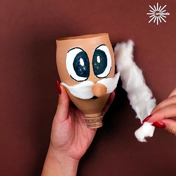 Transform a plastic bottle into Santa magic! 🎅