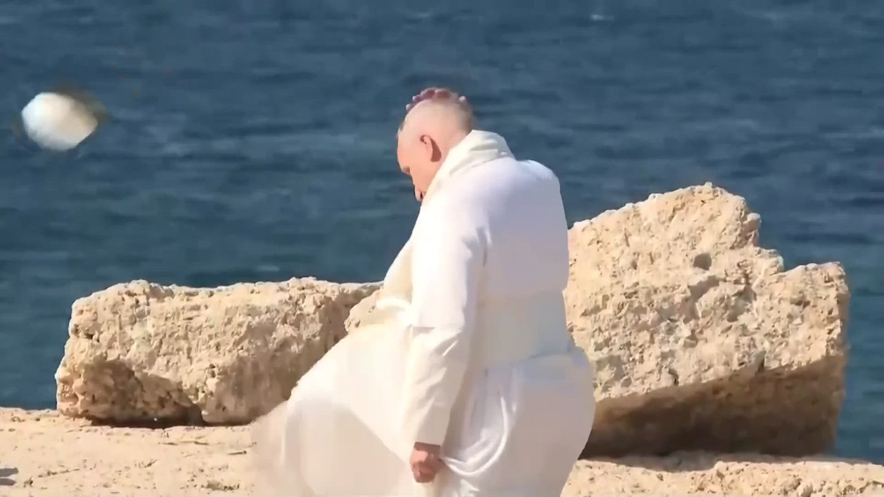 Pope Leo’s Mitre BLOWN OFF by Fierce Winds During Emotional Lampedusa Migrant Tribute