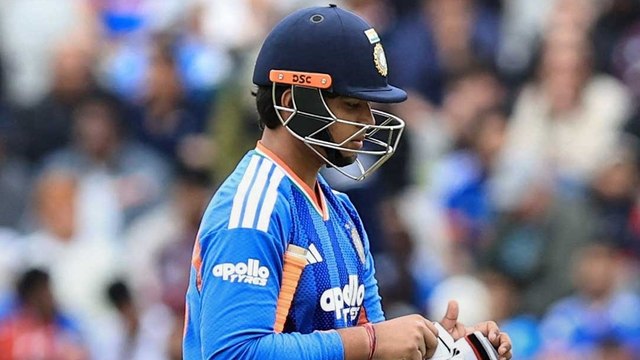 डेब्यू मैच में कैप मिलते ही क्यों रो पड़े 15 साल के वैभव? वीडियो हुआ वायरल!