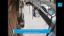 VIDEO. Un auto chocó a otro, destruyó parte de un local y el conductor escapó en La Plata