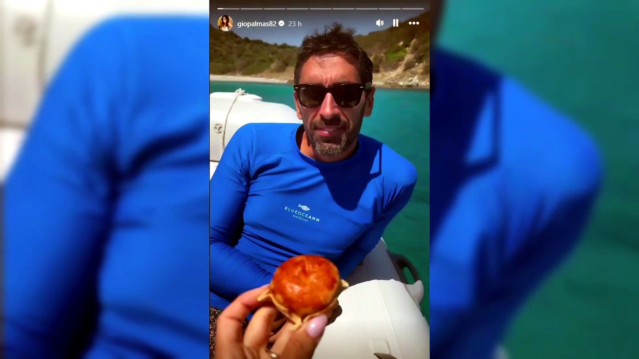 Vacanze vip, Giorgia Palmas e Filippo Magnini si godono mare e pardule