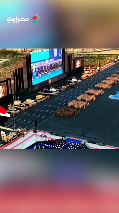 "سلام الشهيد".. مشهد مهيب لأداء مجموعات الاصطفاف التحية لشهداء الوطن