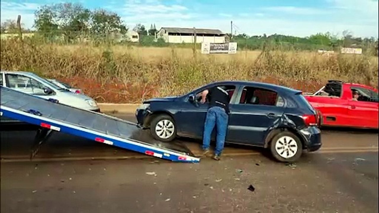 Forte colisão entre Gol e Clio mobiliza Siate e PM em Cascavel