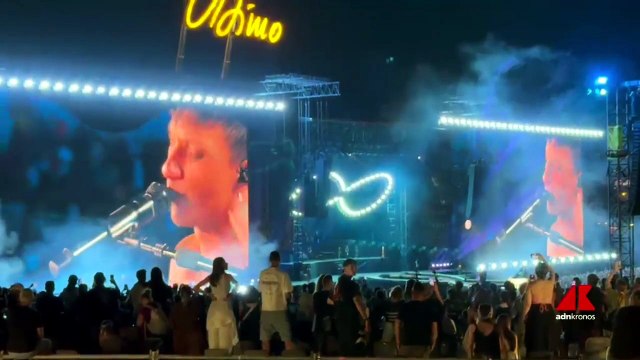 Dalla parte degli ultimi, per sentirmi primo , l'inno di Ultimo chiude la notte dei record