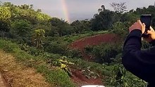 Lihat pelangi dari dekat See the rainbow up close