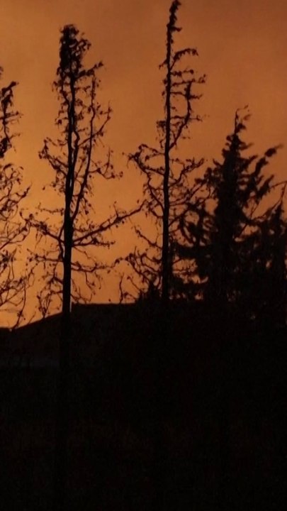 Fast-moving wildfire sparks evacuations in Greece