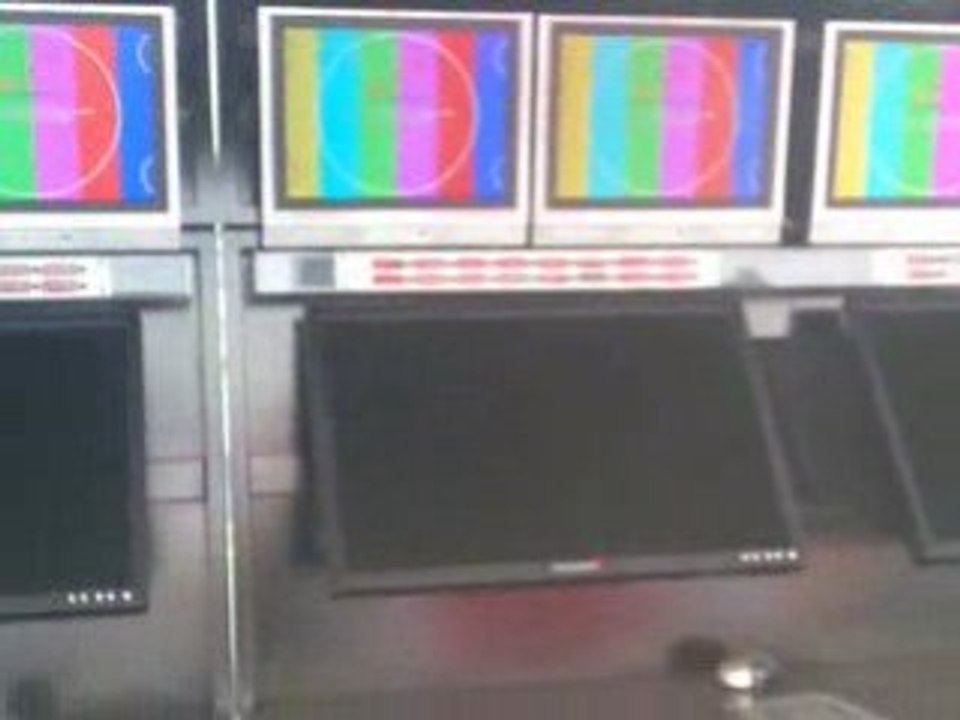 F1 pit lane  Magny cours 2008 (3)