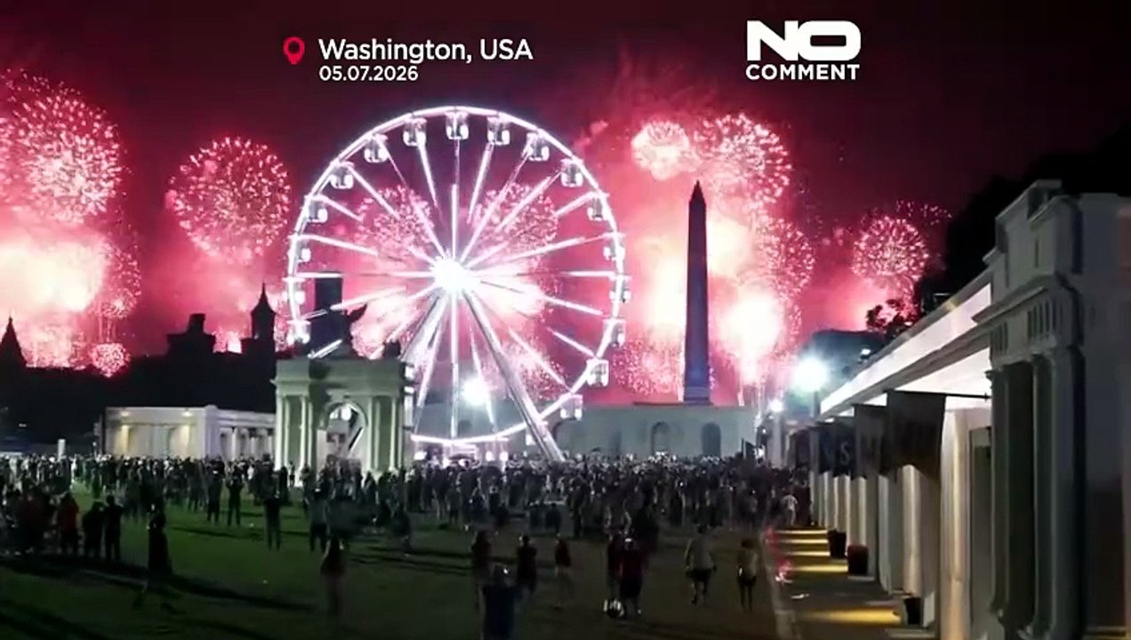 Фейерверки озаряют небо Вашингтона в честь 250-летия США