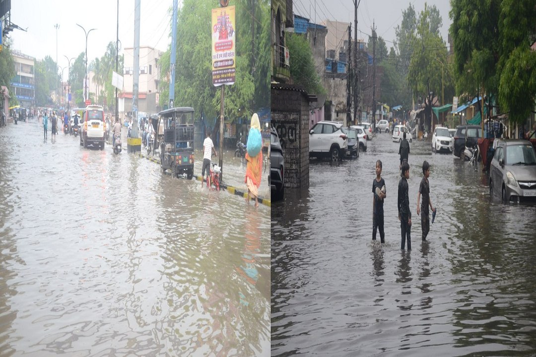 पानी में डूब गई कई गाड़ियां