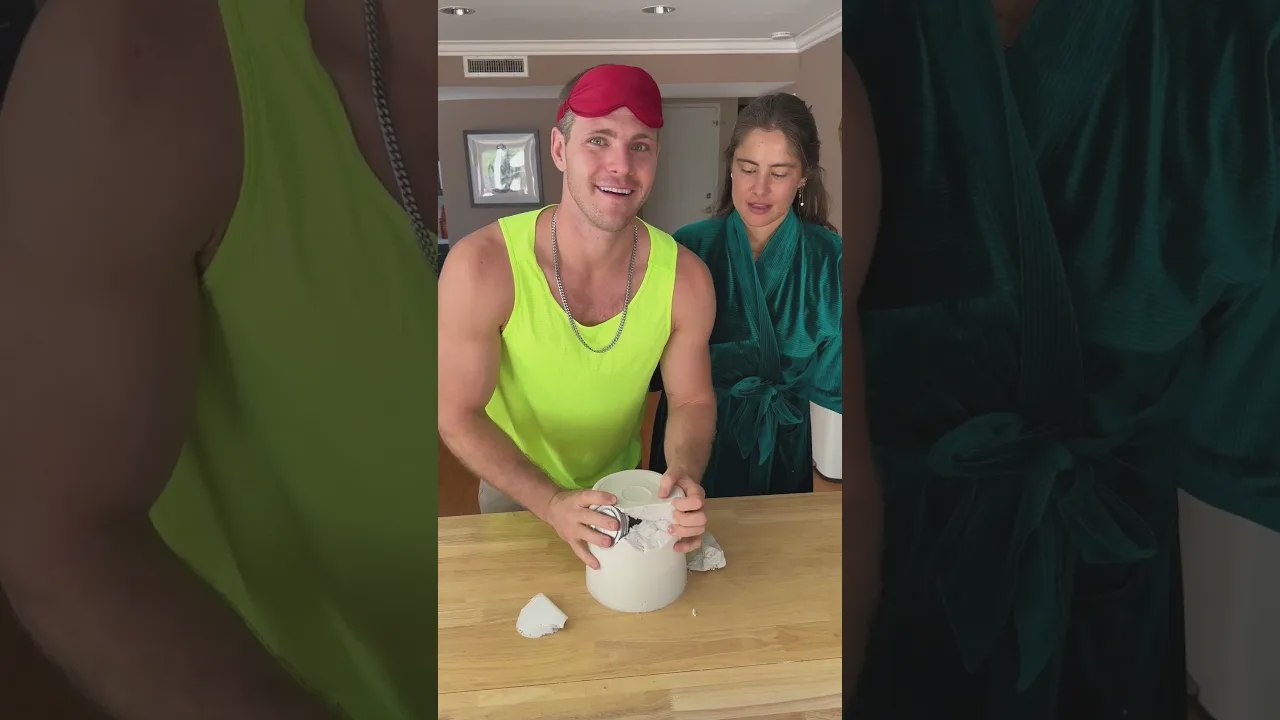 Sa famille l'a renié après avoir vu ce qu'il y avait sous la robe de sa sœur 😱