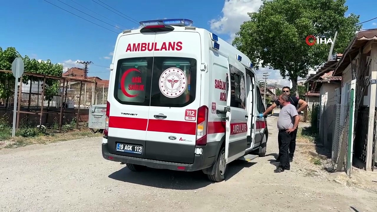 Minibüs ile otomobil çarpıştı:2 yaralı