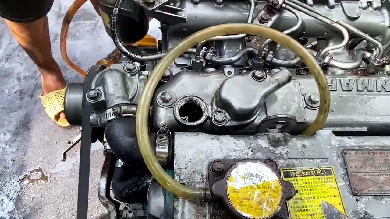 YANMAR 4JH-DT ( 65 hp / 3500 rpm )
