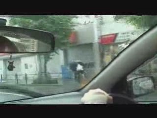 カップル、 今度は昼間のドライブ中に