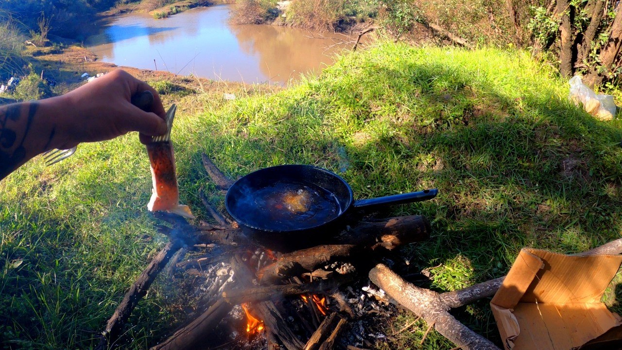 PESCA Y COCINA a la orilla del río Gualeguaychu, Pescado frito, Fritanga de bagres, Pesca de barrio