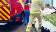 Mulher de 46 anos cai de autopropelido elétrico e sofre suspeita de fratura na mão