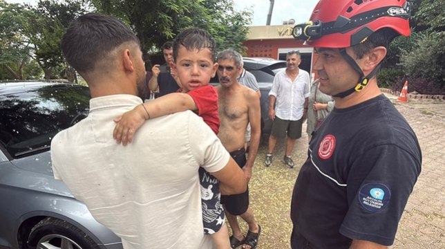 Otomobilde kilitli kalan 1 yaşındaki Firuz'u itfaiye kurtardı