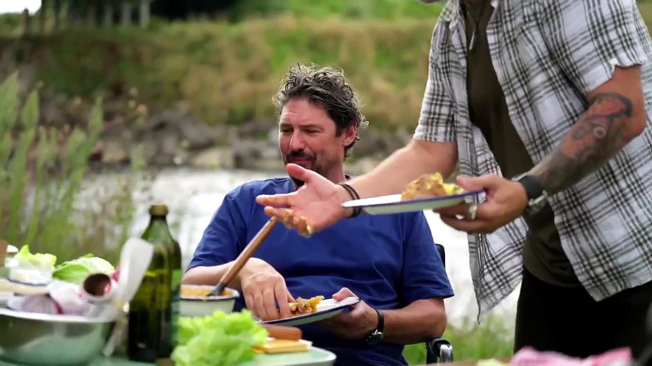 Off The Grid With Colin And Manu S02E05