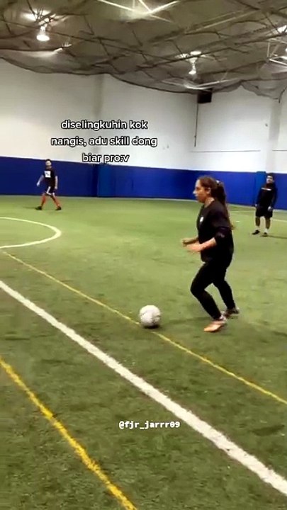 She Humiliated Every Defender with One Move 😳⚽