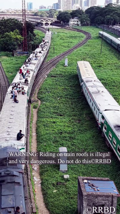 Train roof riding is always risky!🚫🚂