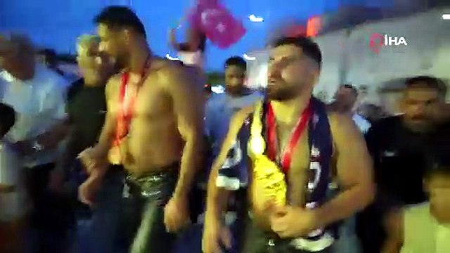 Başpehlivan Erkan Taş, Edirne’de hamam geleneğini sürdürdü | Ajansspor | IHA