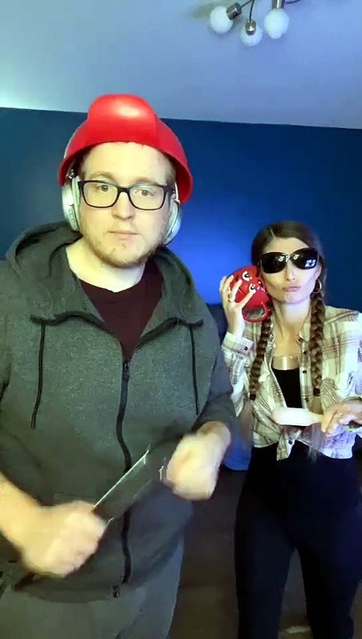 Notre couple danse sur une chanson marrante