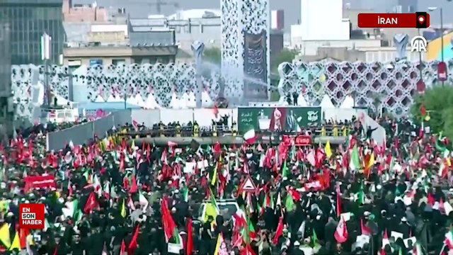 İran'ın eski lideri Hamaney için Tahran caddelerinde veda töreni düzenleniyor