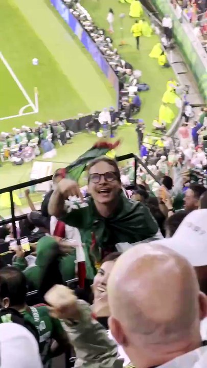 Mexican fans threaten English fan after Quansah's expulsion during Mexico vs England