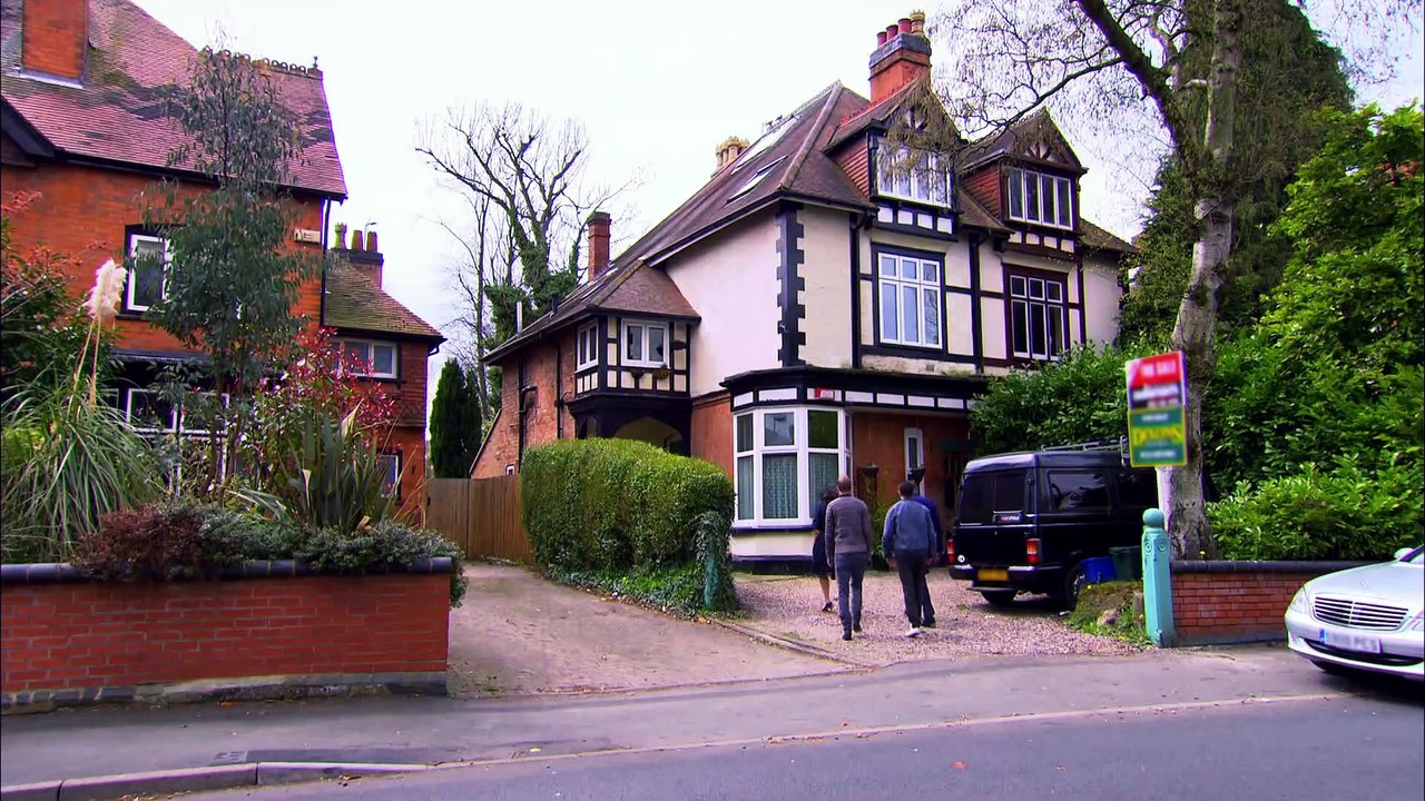 Location Location Location S25E07