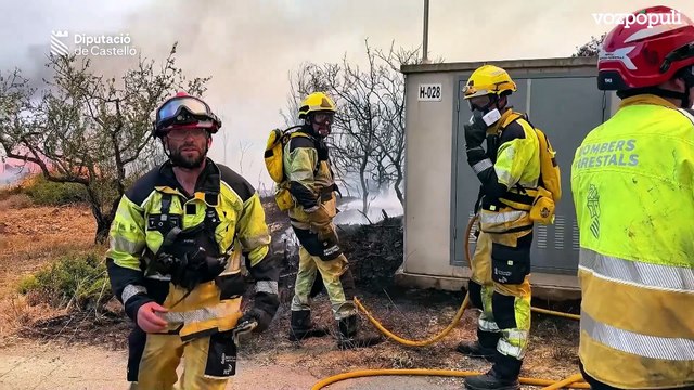 Un incendio forestal en Soneja ( Castellón) obliga a movilizar a diez medios aéreos