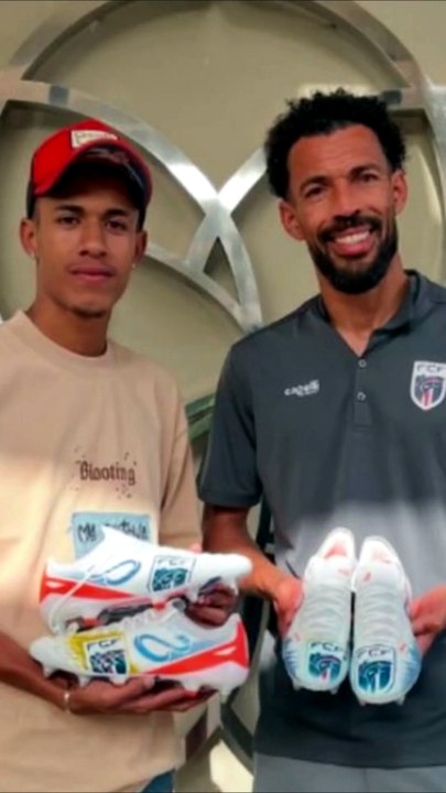 Cape Verde Goalkeeper Vozinha Enjoying Life Like a Champion! 😎🧤⚽