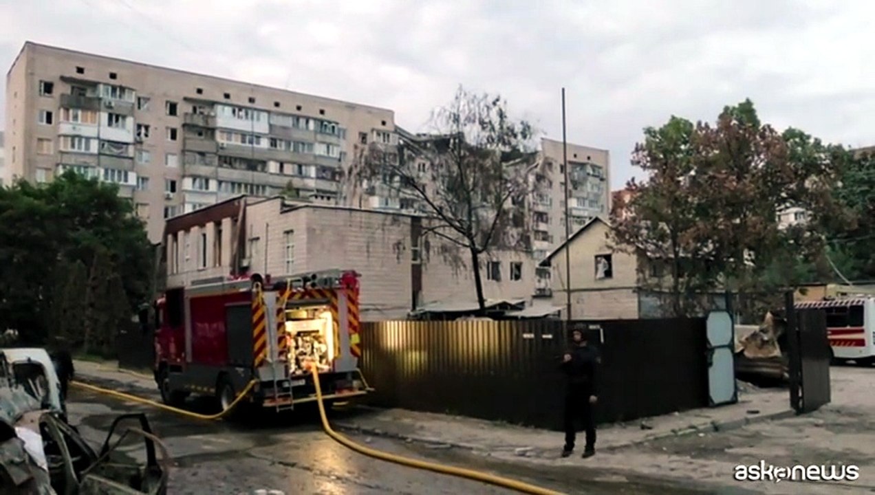 Raid russi contro Kiev alla vigilia del vertice Nato: 10 morti