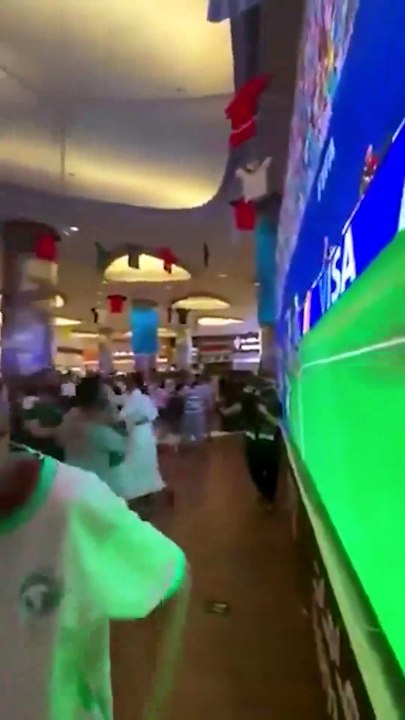 مشجعات المغرب ومصر يتنافسون بالجمال في الاحتفال بالفوز