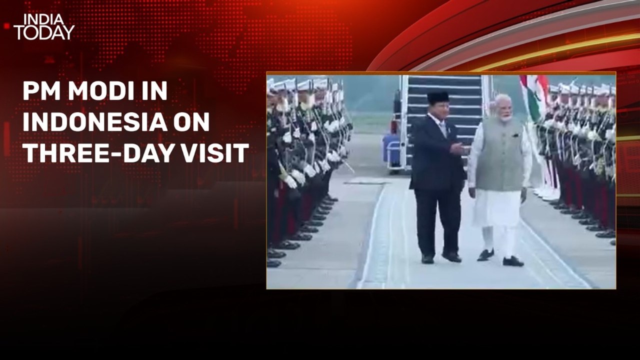 PM Modi arrives in Jakarta, Indonesian President welcomes him at airport
