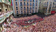 Gaiteros en la plaza del Ayuntamiento el 6 de julio de 2026