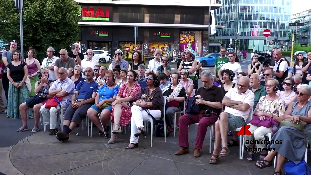 Memoria: con un monologo civile a Piazzale Loreto la cittadinanza inciampa nel ricordo