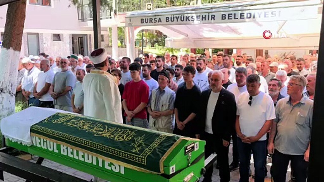 Genç uzman çavuş, gözyaşlarıyla son yolculuğuna uğurladı